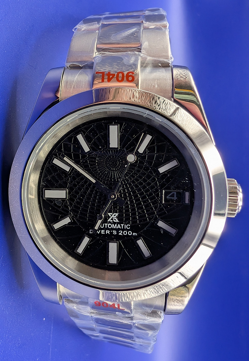 Modern Steel – Analoge Uhr mit schwarzem Zifferblatt aus Edelstahl