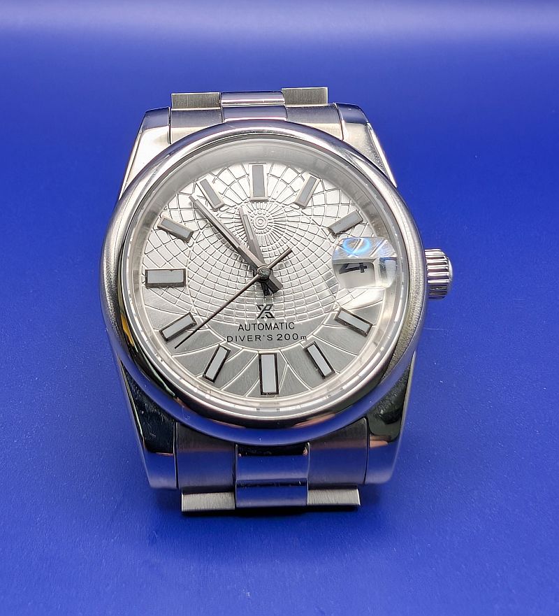 Steel Motion – Analoge Uhr mit silbernem Zifferblatt aus Edelstahl